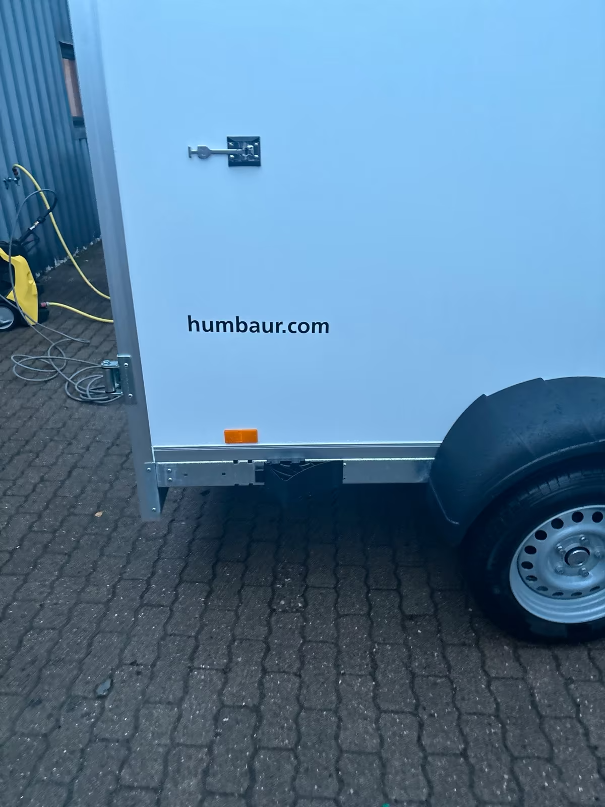 Humbaur Kofferanhänger 1300 KG 132513 2,50x1,30 m 152 cm Innen Höhe PKW Anhänger Neufahrzeug – Bild 2