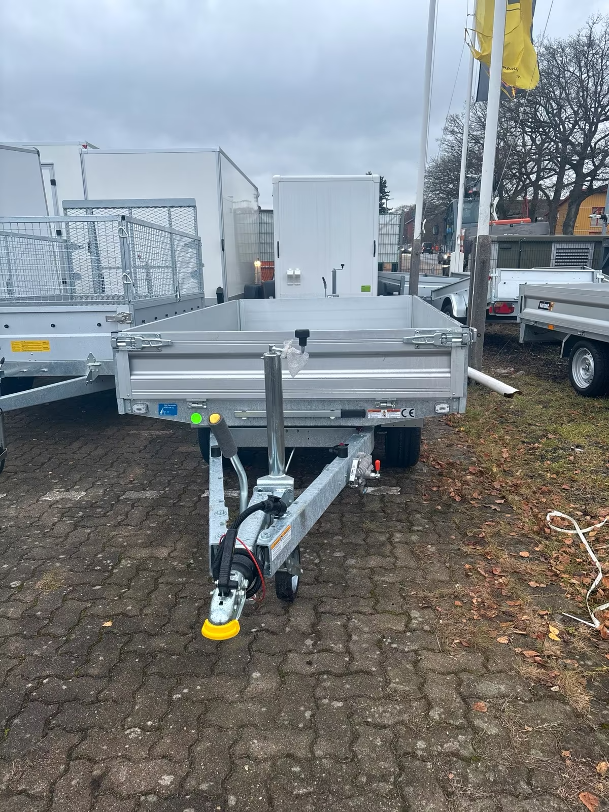 Humbaur 2700 KG Heckkipper Doppelachser 2,68x1,50 m Elektro und Handpumpe – Bild 3