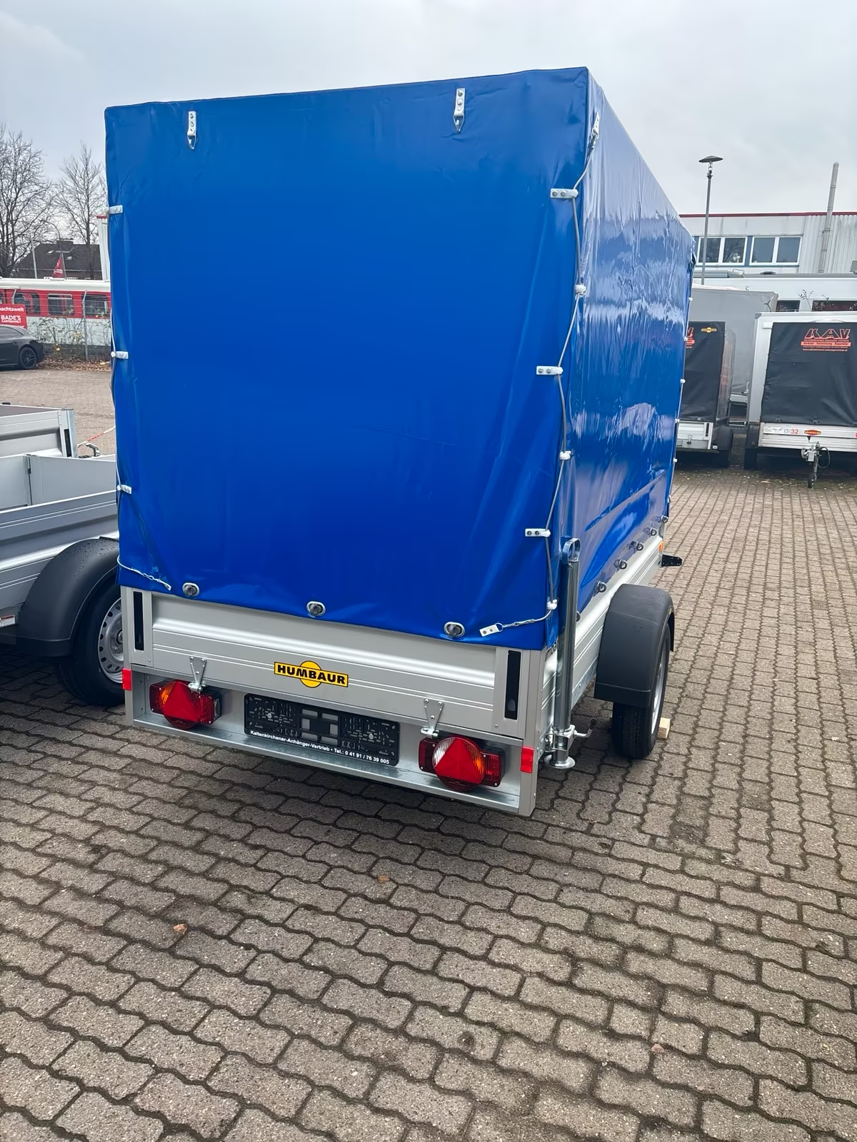 Humbaur Planen Anhänger 750 KG 2,51x1,31 m Innen Höhe 160 cm Tieflader PKW Anhänger Neu – Bild 7