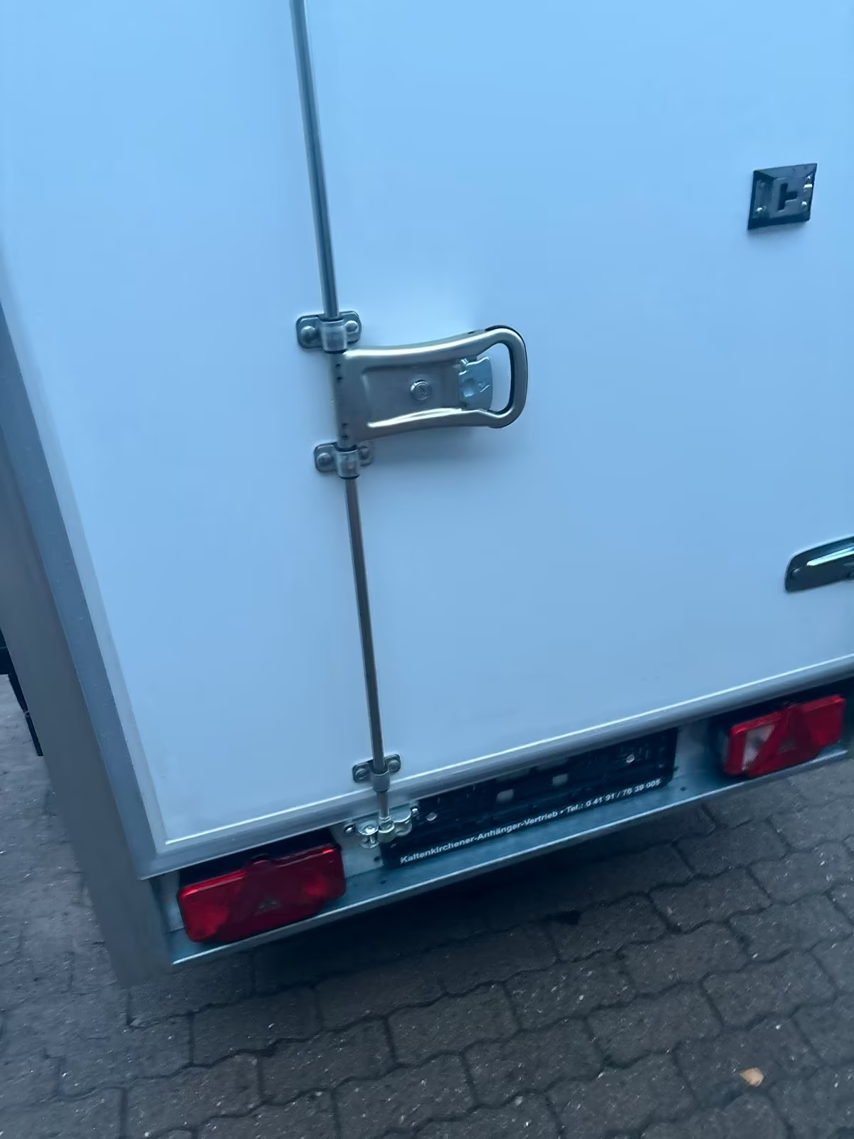 Humbaur Kofferanhänger 1300 KG 132513 2,50x1,30 m 152 cm Innen Höhe PKW Anhänger Neufahrzeug – Bild 7