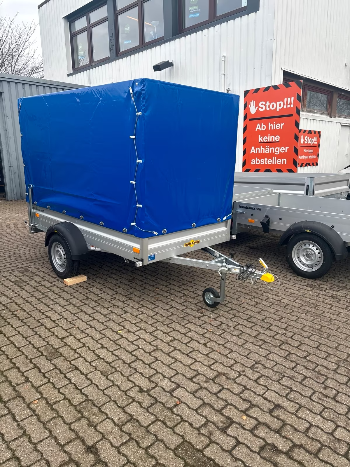 Humbaur Planen Anhänger 750 KG 2,51x1,31 m Innen Höhe 160 cm Tieflader PKW Anhänger Neu