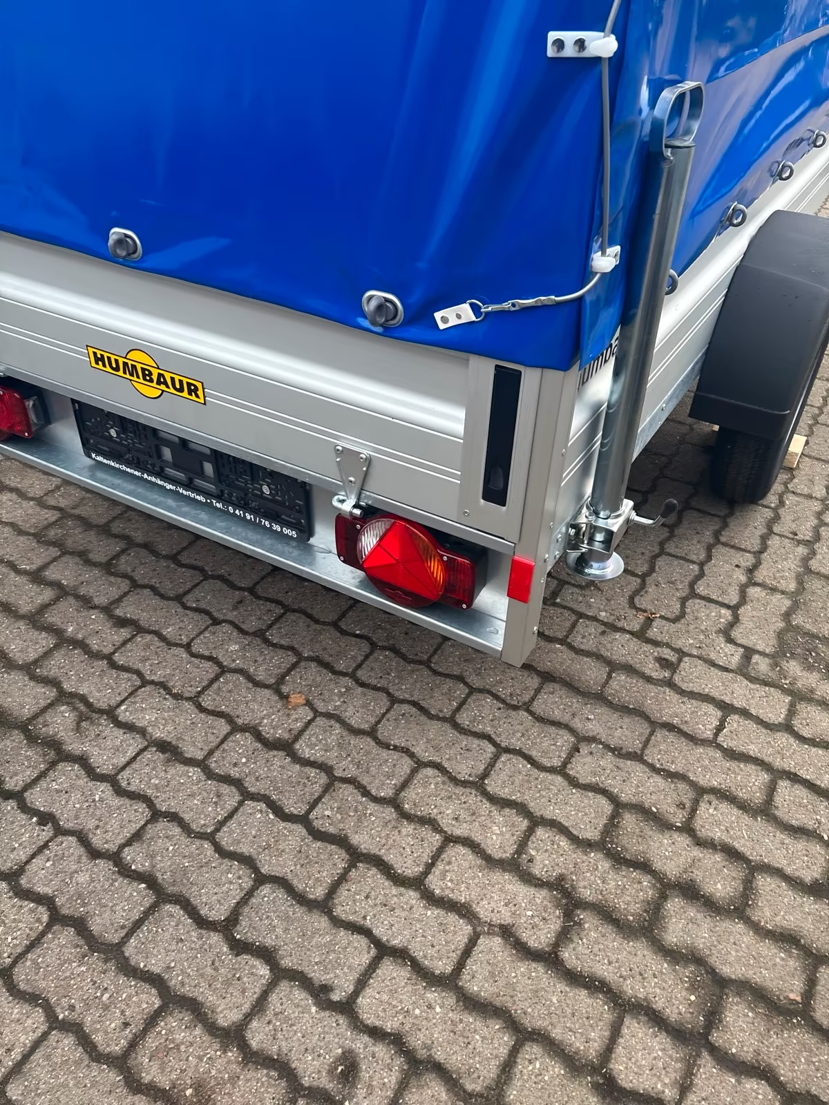 Humbaur Planen Anhänger 750 KG 2,51x1,31 m Innen Höhe 160 cm Tieflader PKW Anhänger Neu – Bild 5