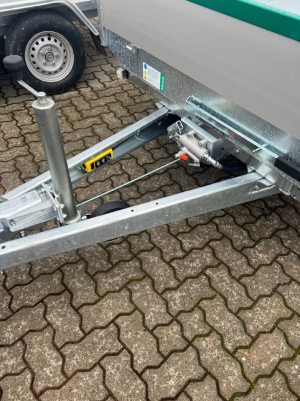 Eduard 3116 -GD- 3 Seitenkipper, 3500 KG Auffahrschienen aus Alu, Bordwände 30cm -3500kg- E & H-Pumpe. PKW Anhänger Neufahrzeug – Bild 2