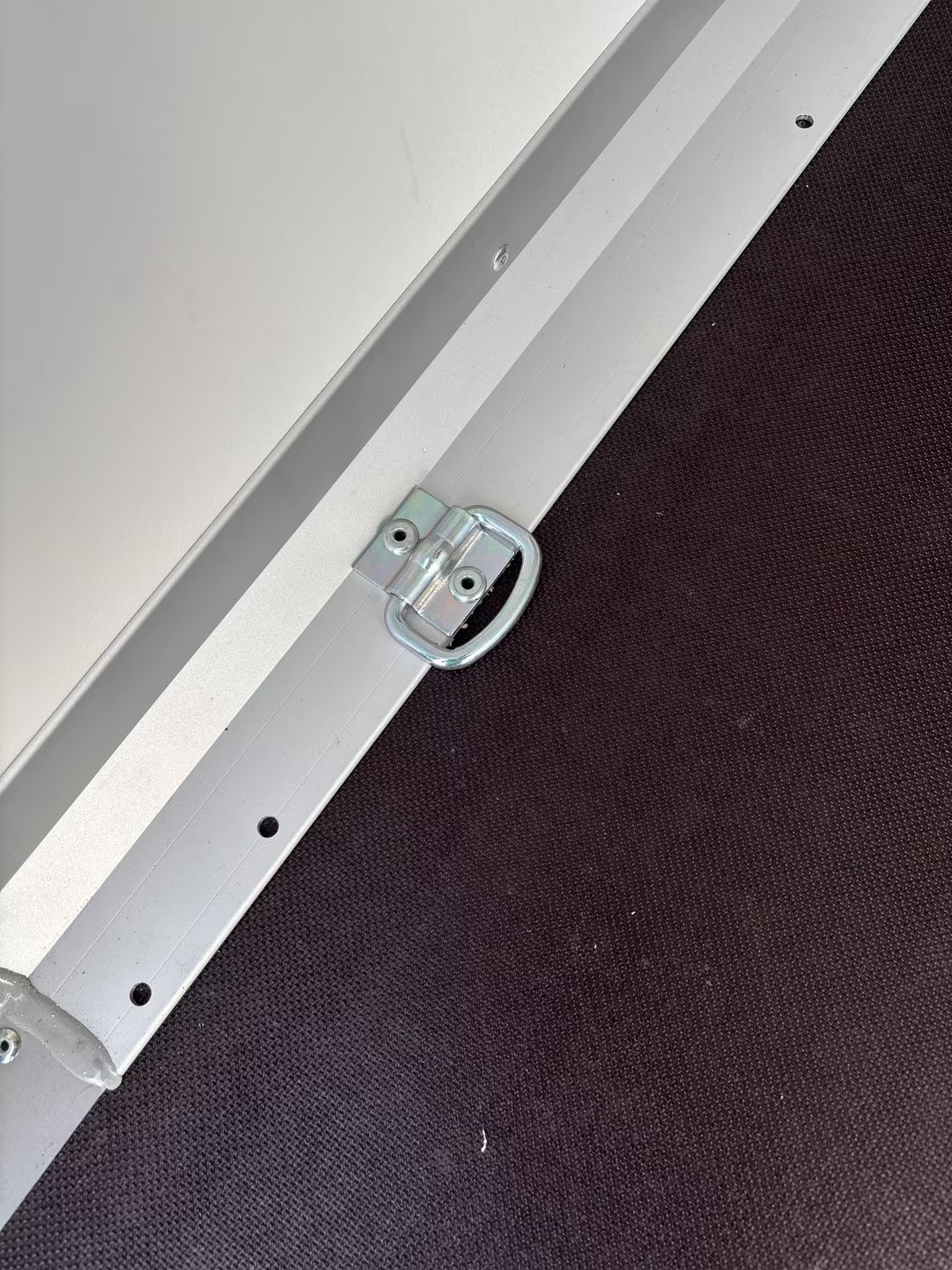 VARIANT 713 C2 BASIC – 2,58x1,28 m Innen Höhe 1,57 m 750 KG GESCHLOSSENER KOFFERANHÄNGER mit Hecktüren Neufahrzeug PKW Anhänger – Bild 3