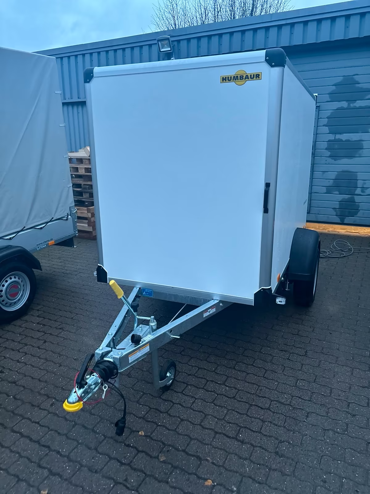 Humbaur Kofferanhänger 1300 KG 132513 2,50x1,30 m 152 cm Innen Höhe PKW Anhänger Neufahrzeug – Bild 6