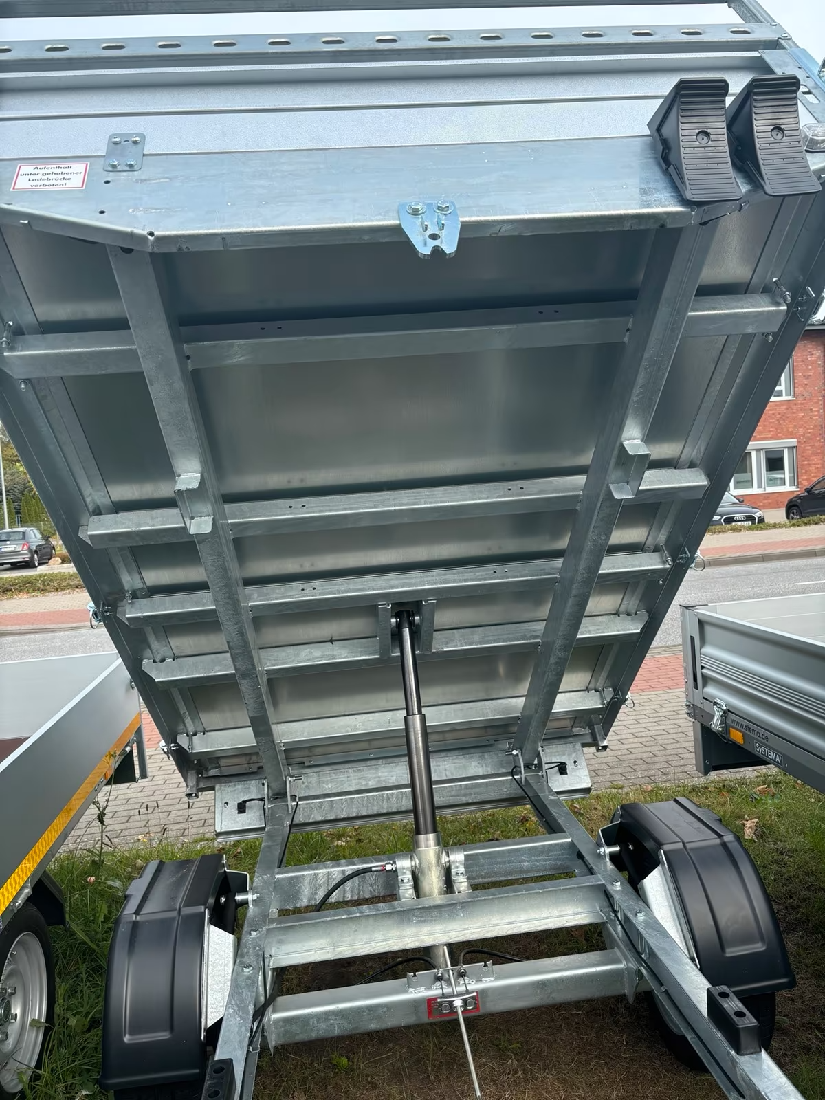 Stema Heckkipper Akku Pumpe 1300 KG PKW Anhänger Messepreis – Bild 3
