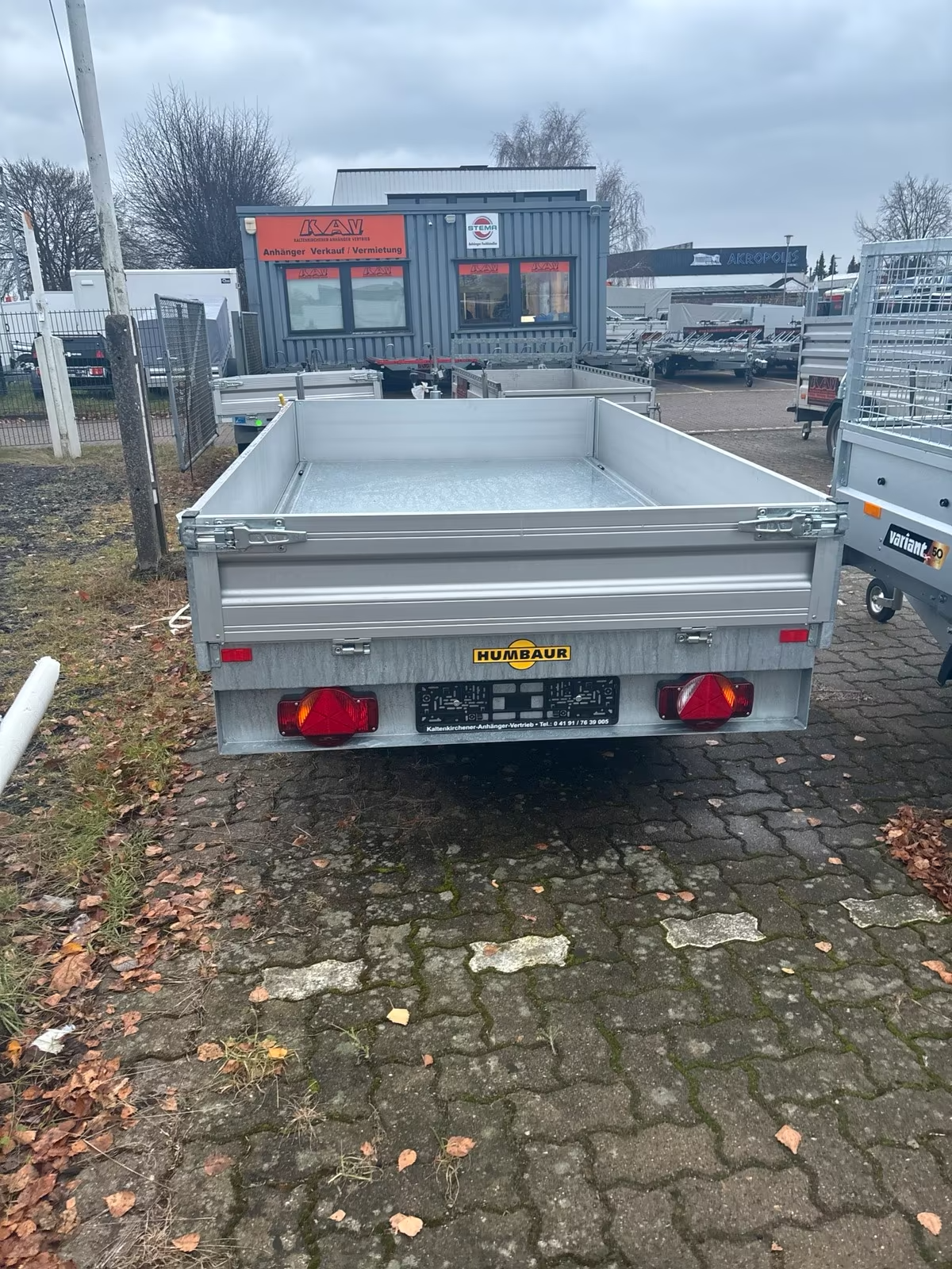 Humbaur 2700 KG Heckkipper Doppelachser 2,68x1,50 m Elektro und Handpumpe – Bild 4