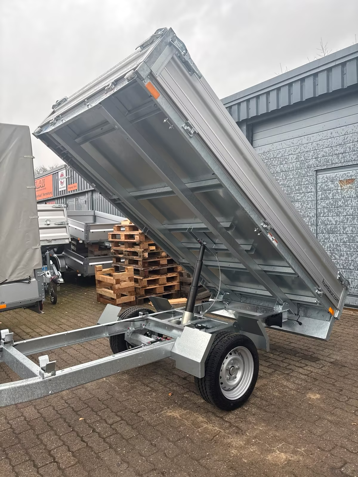 Humbaur 1 Achs Heckkipper 1500 KG 2,68x1,50 m Handpumpe PKW Anhänger Neufahrzeug – Bild 4