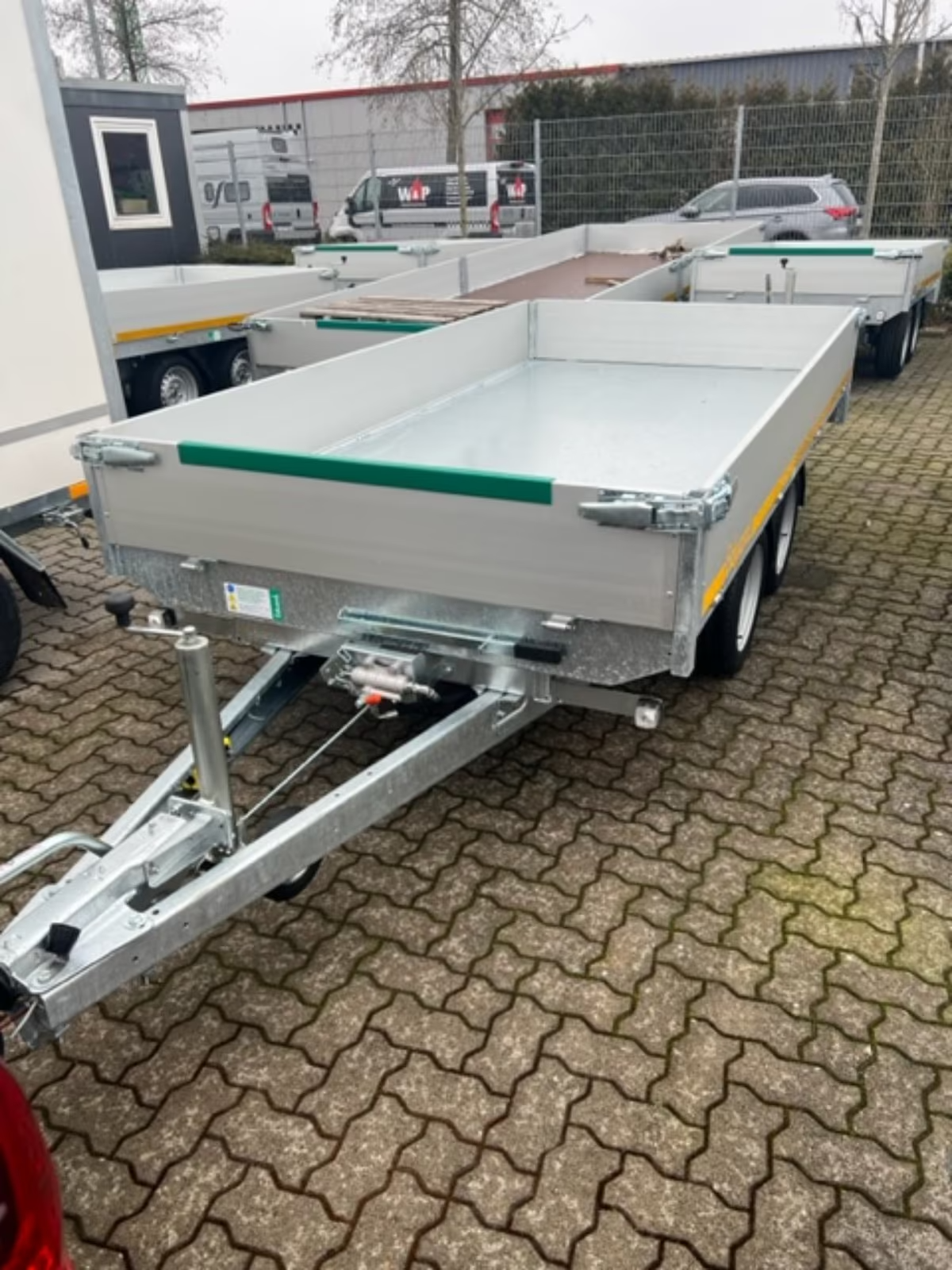 Eduard 3116 -GD- 3 Seitenkipper, 3500 KG Auffahrschienen aus Alu, Bordwände 30cm -3500kg- E & H-Pumpe. PKW Anhänger Neufahrzeug