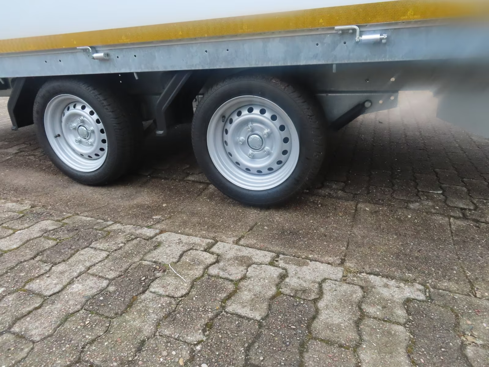 Eduard Hochlader 2700 Gitter PKW Anhänger – Bild 3