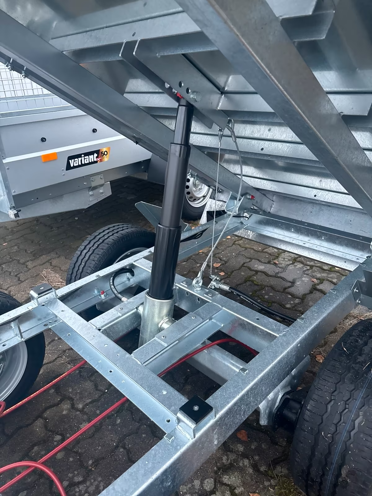 Humbaur 2700 KG Heckkipper Doppelachser 2,68x1,50 m Elektro und Handpumpe – Bild 6