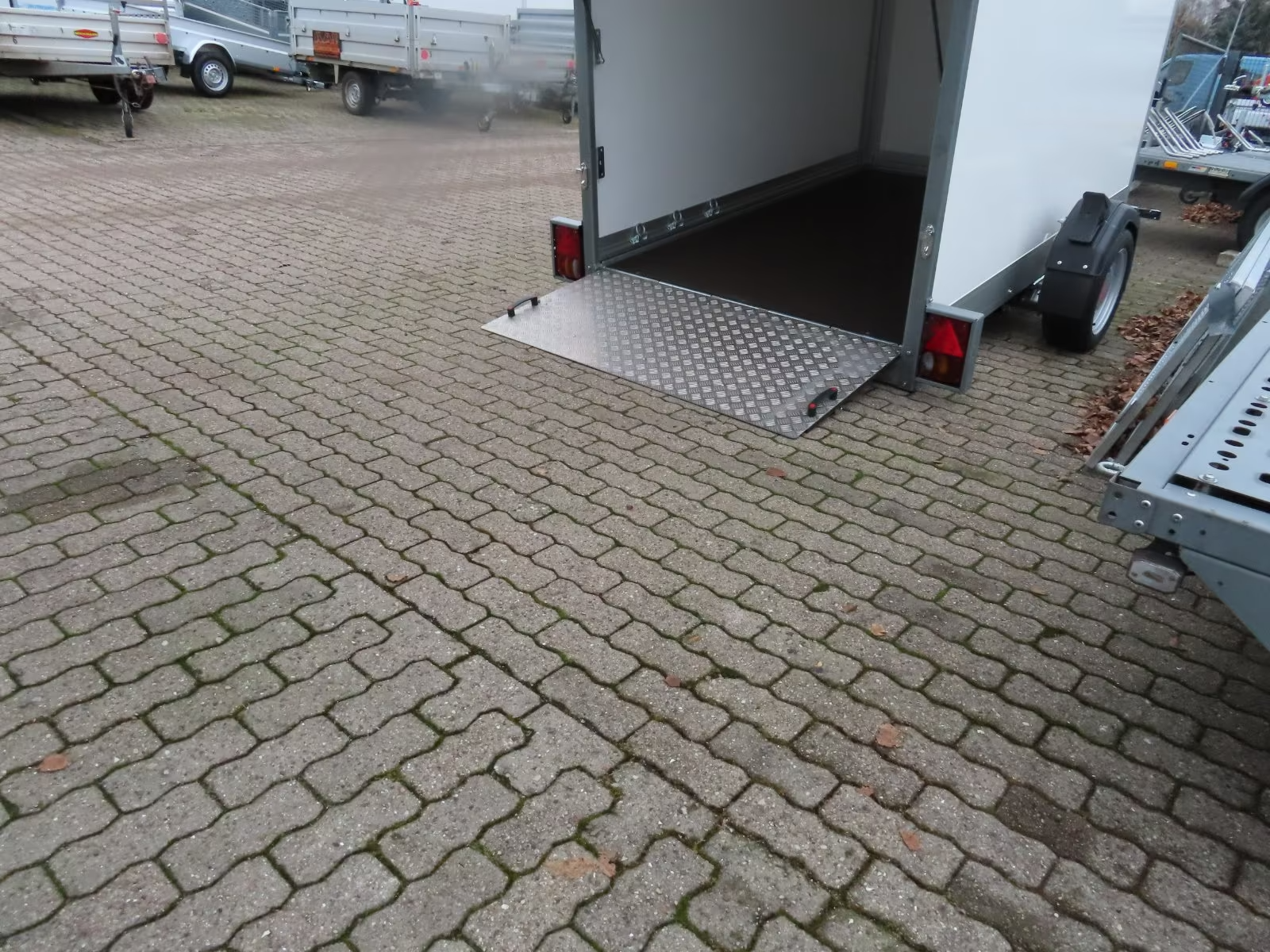 Stema Absenkbarer Koffer Anhänger PKW Anhänger – Bild 4