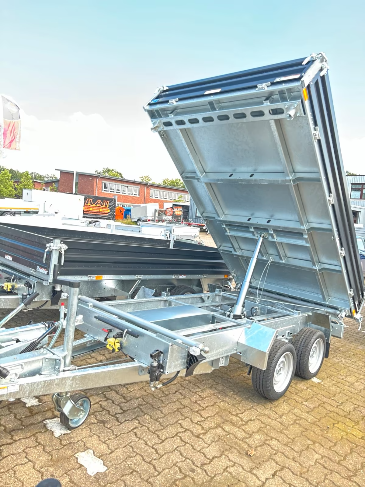 Humbaur 3 seiten inkl. E-Pumpe u. Stahlbordwänden schwarz HTK 3500.31 PKW Anhänger Neufahrzeug