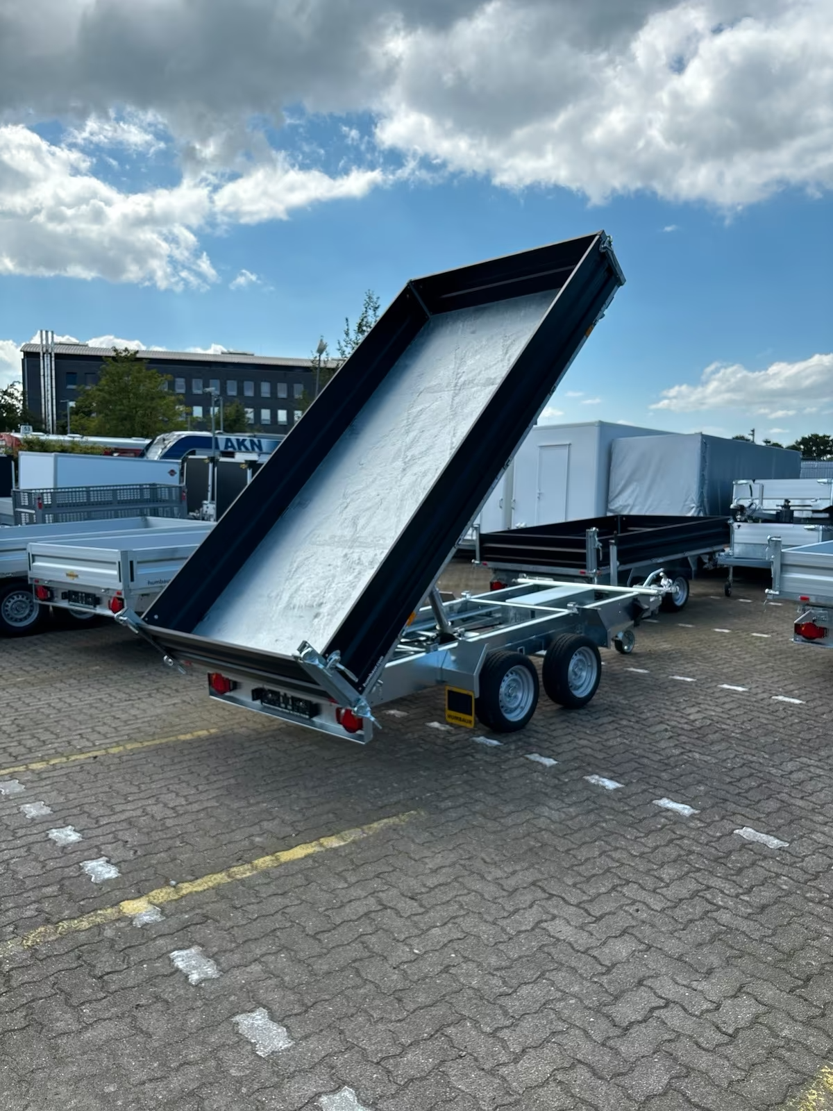 Humbaur 3 Seitenkipper HTK 3500.37 Stahlbordwände schwarz E-Pumpe PKW Anhänger Neu