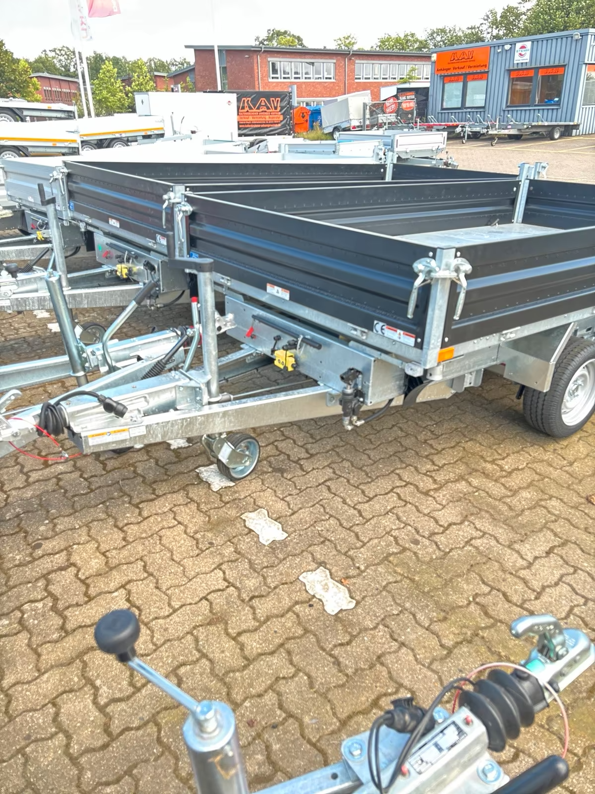 Humbaur 3 seiten inkl. E-Pumpe u. Stahlbordwänden schwarz HTK 3500.31 PKW Anhänger Neufahrzeug – Bild 9