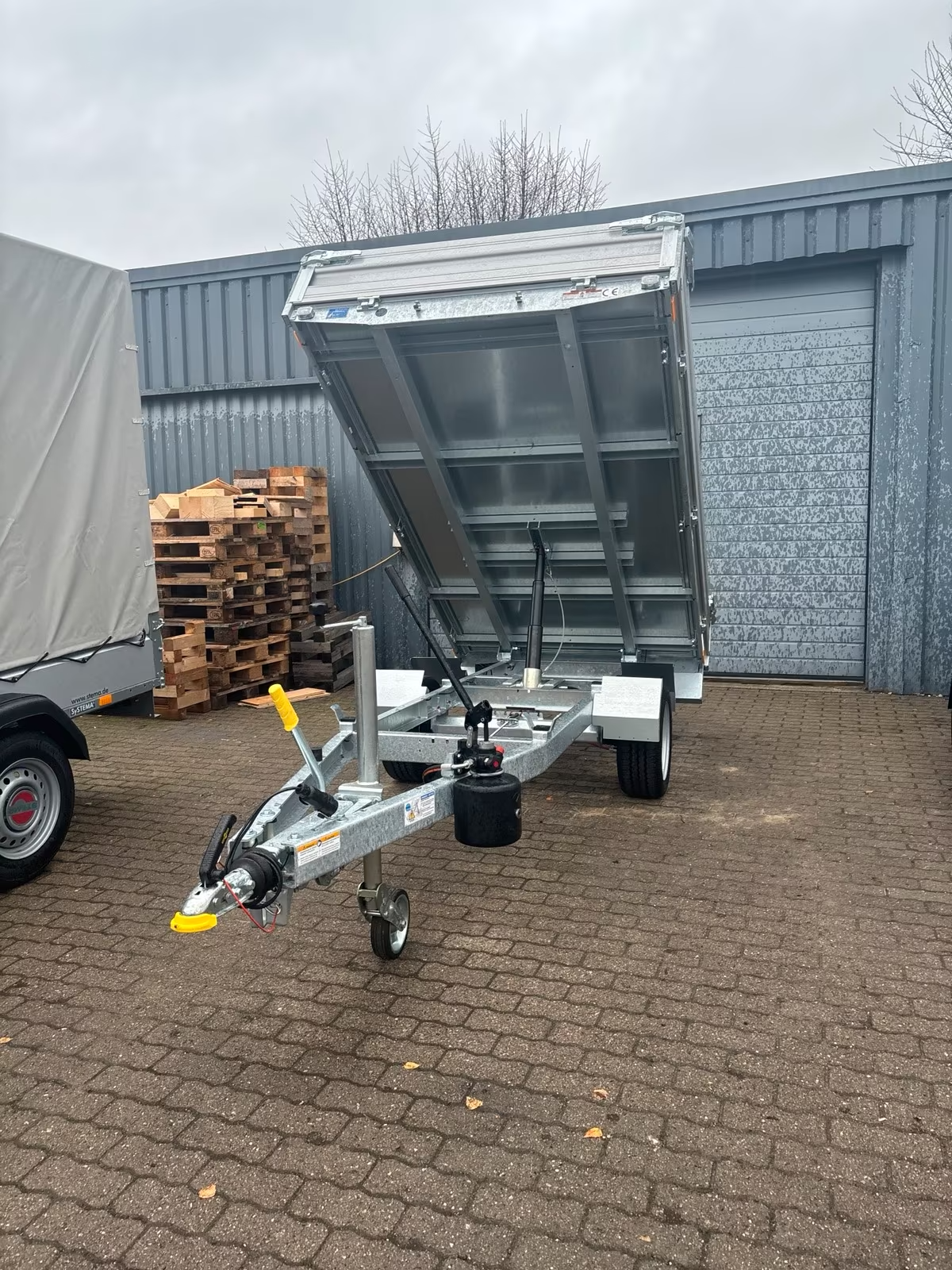 Humbaur 1 Achs Heckkipper 1500 KG 2,68x1,50 m Handpumpe PKW Anhänger Neufahrzeug – Bild 9