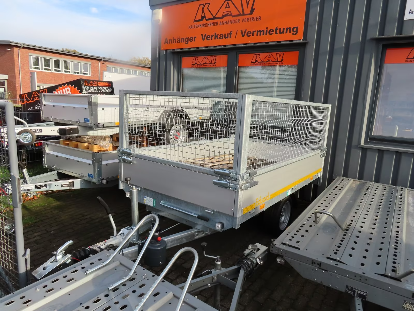 Eduard 1800 KG Heck Kipper mit Gitter PKW Anhänger – Bild 3