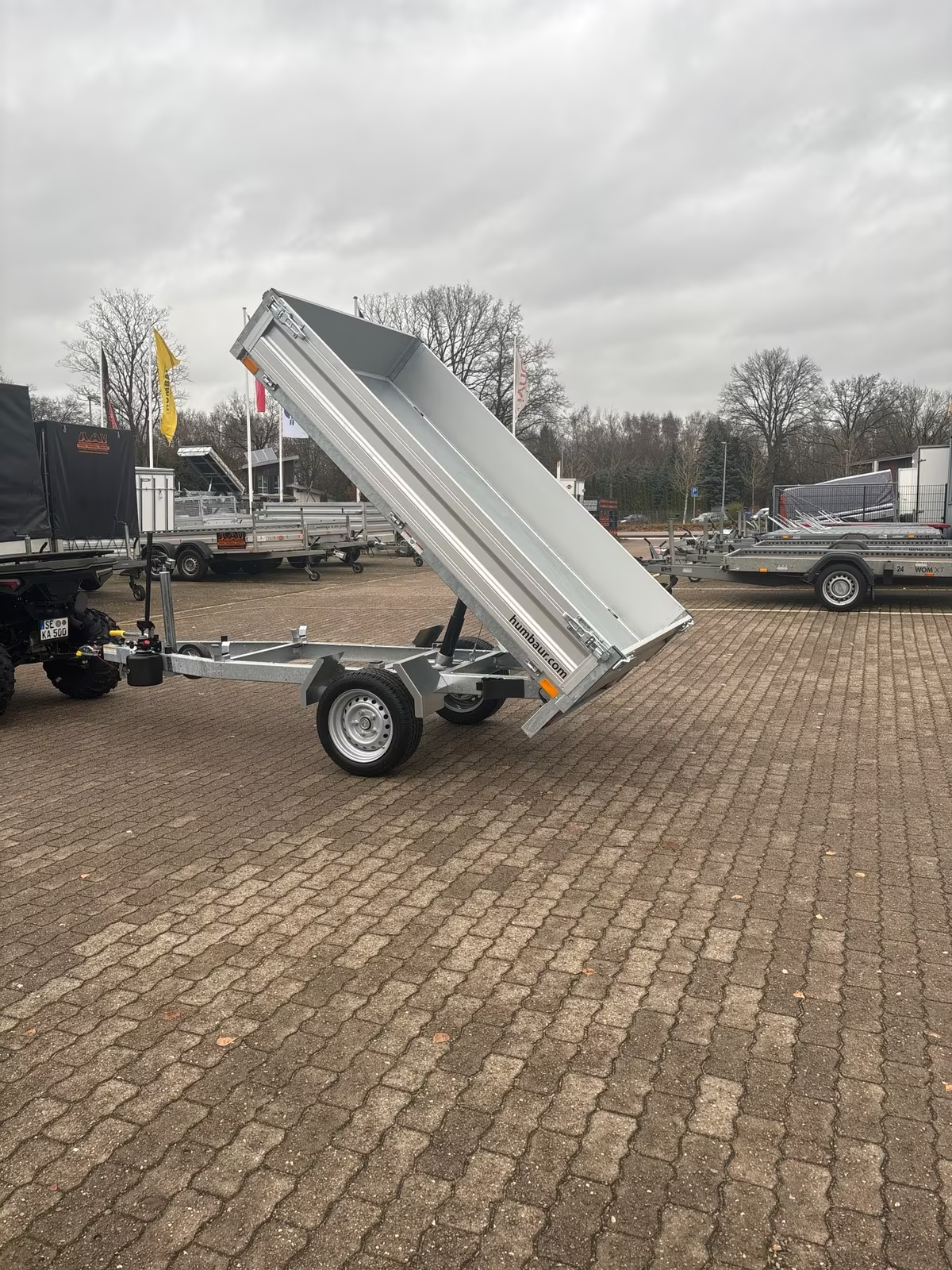 Humbaur 1 Achs Heckkipper 1500 KG 2,30x1,40 m mit Handpumpe .PKW Anhänger Neufahrzeug – Bild 7