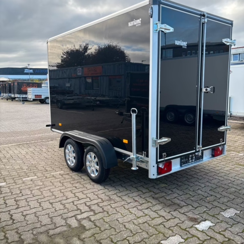 Kofferanhänger 2000 KG 3,02×1,68 Innenhöhe 1,88 m VARIANT 2017 C3 EDITION – CARGO EDITION mit Hecktüren Neufahrzeug Schwarze Seitenwände Alufelgen PKW Anhänger