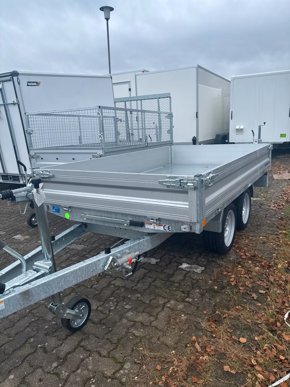 Humbaur 2700 KG Heckkipper Doppelachser 2,68x1,50 m Elektro und Handpumpe – Bild 11