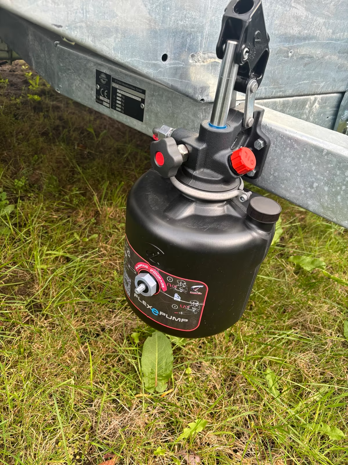 Stema Heckkipper Akku Pumpe 1300 KG PKW Anhänger Messepreis – Bild 8