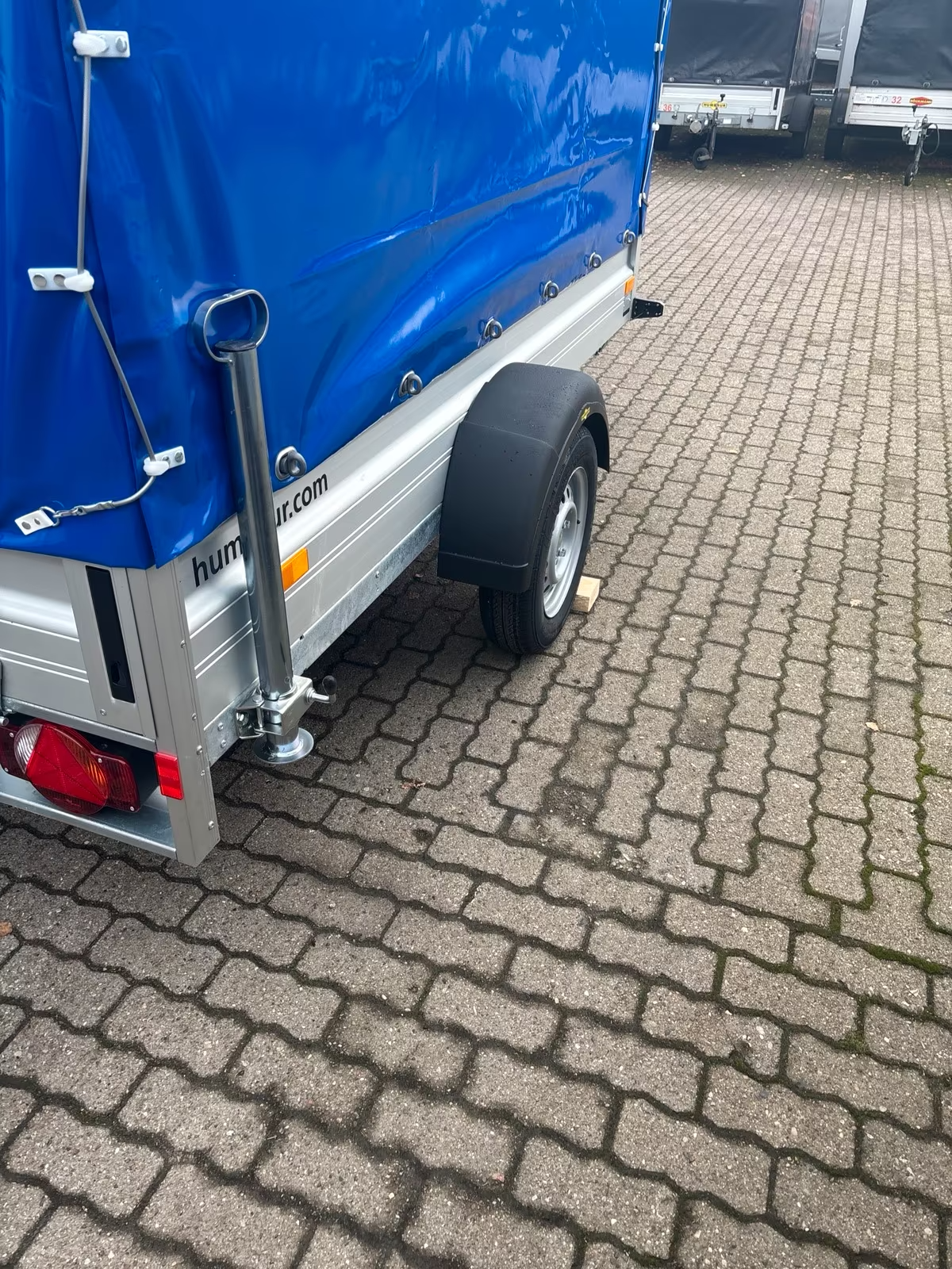 Humbaur Planen Anhänger 750 KG 2,51x1,31 m Innen Höhe 160 cm Tieflader PKW Anhänger Neu – Bild 12