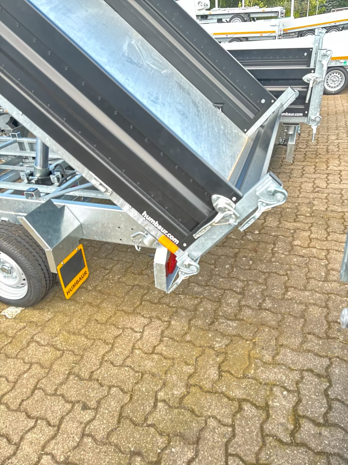 Humbaur 3 seiten inkl. E-Pumpe u. Stahlbordwänden schwarz HTK 3500.31 PKW Anhänger Neufahrzeug – Bild 11