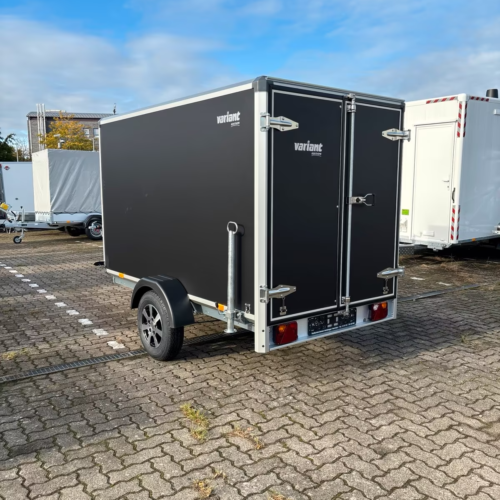 Kofferanhänger VARIANT 1315 C2 EDITION mit Hecktüren Innen Masse 2,58×1,48 m Innenhöhe 1,57 m 1350 KG Neufahrzeug Edition Model Schwarze Wände Alufelgen PKW Anhänger