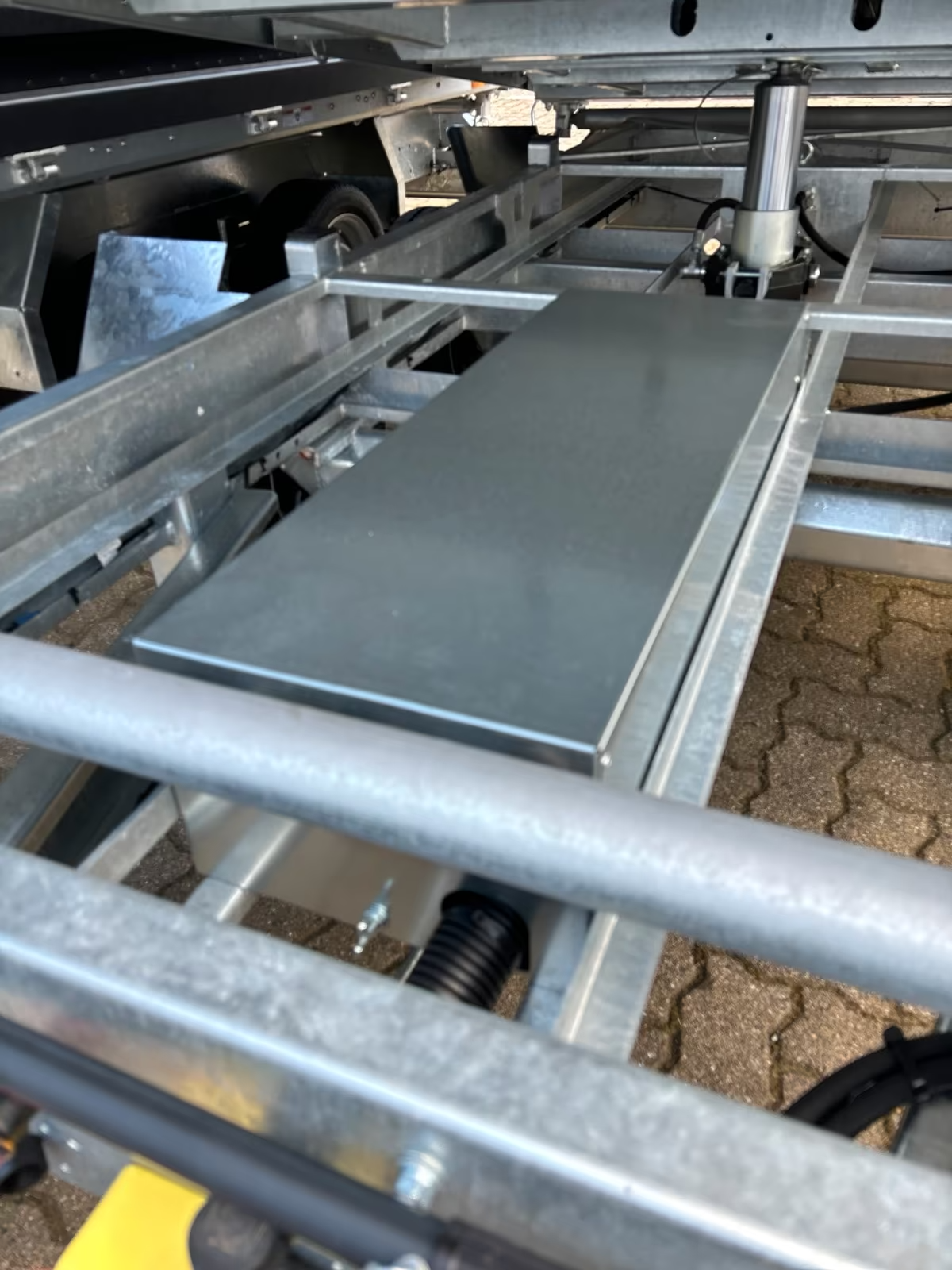 Humbaur 3 seiten inkl. E-Pumpe u. Stahlbordwänden schwarz HTK 3500.31 PKW Anhänger Neufahrzeug – Bild 10