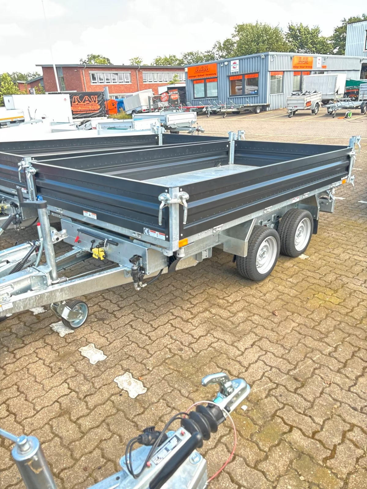 Humbaur 3 seiten inkl. E-Pumpe u. Stahlbordwänden schwarz HTK 3500.31 PKW Anhänger Neufahrzeug – Bild 2